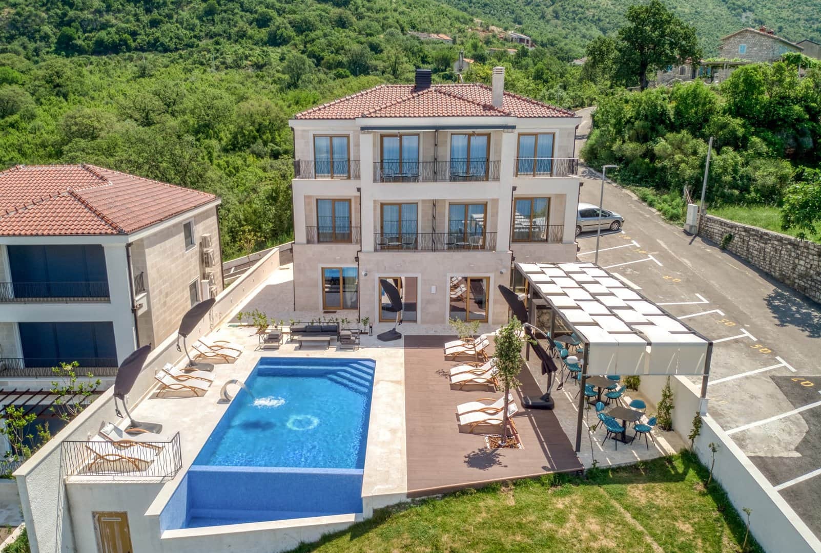 Boutique Apart Hotel with Pool in Tudorovići, Budva