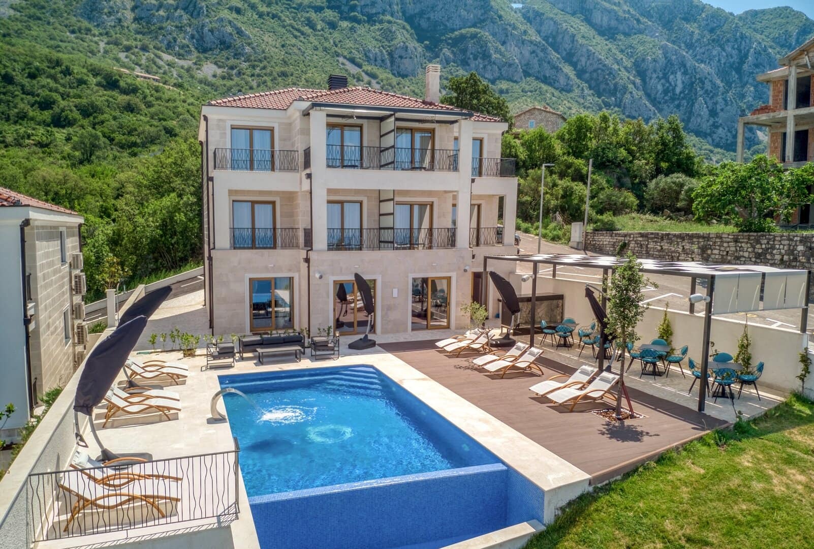 Boutique Apart Hotel with Pool in Tudorovići, Budva