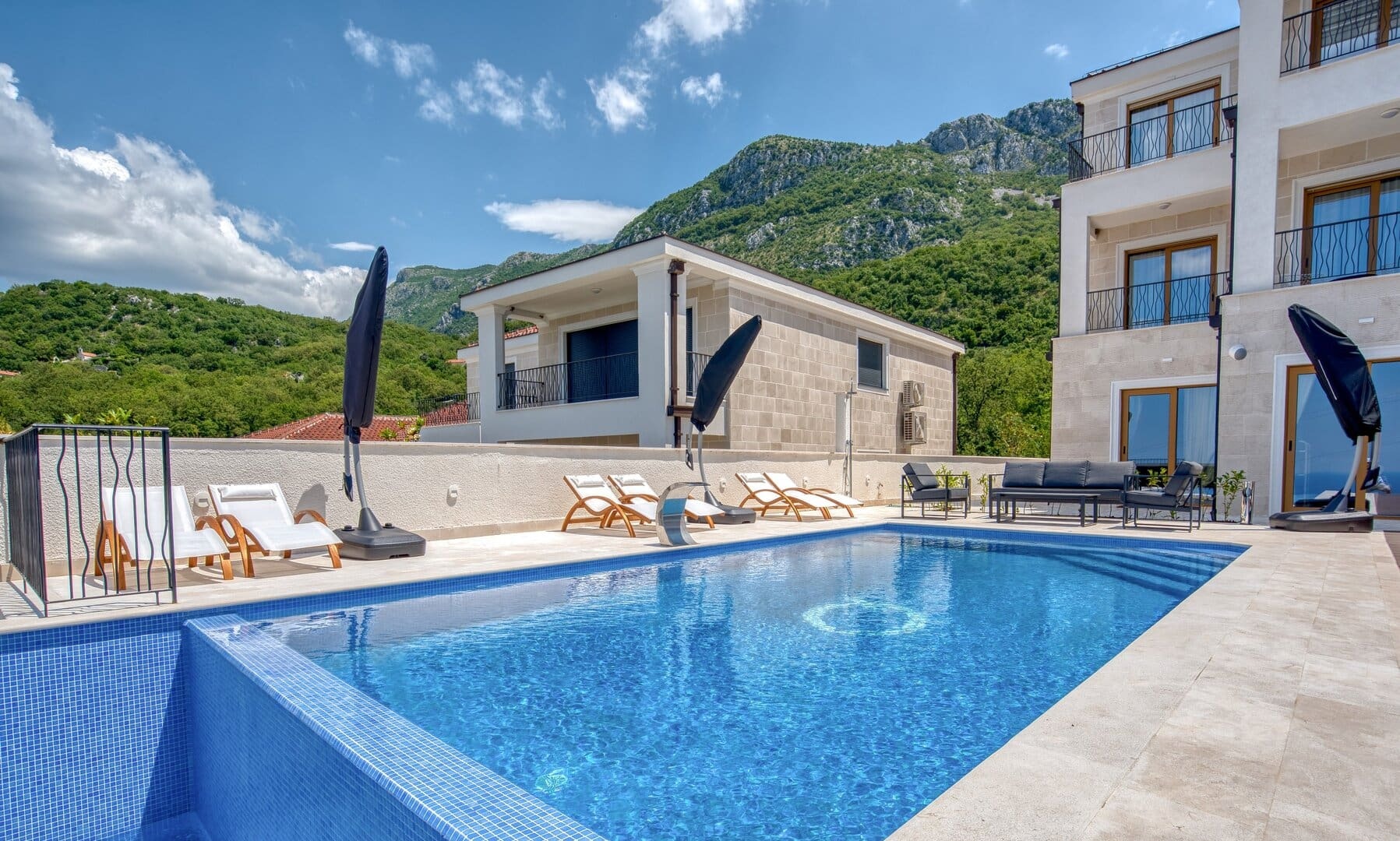 Boutique Apart Hotel with Pool in Tudorovići, Budva