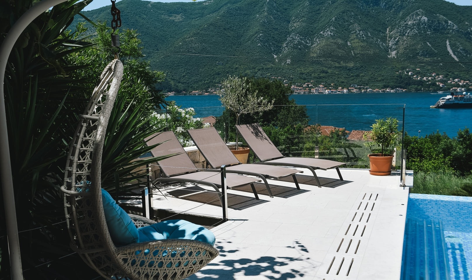 Six-Bedroom Villa with Pool in Dobrota, Kotor Bay