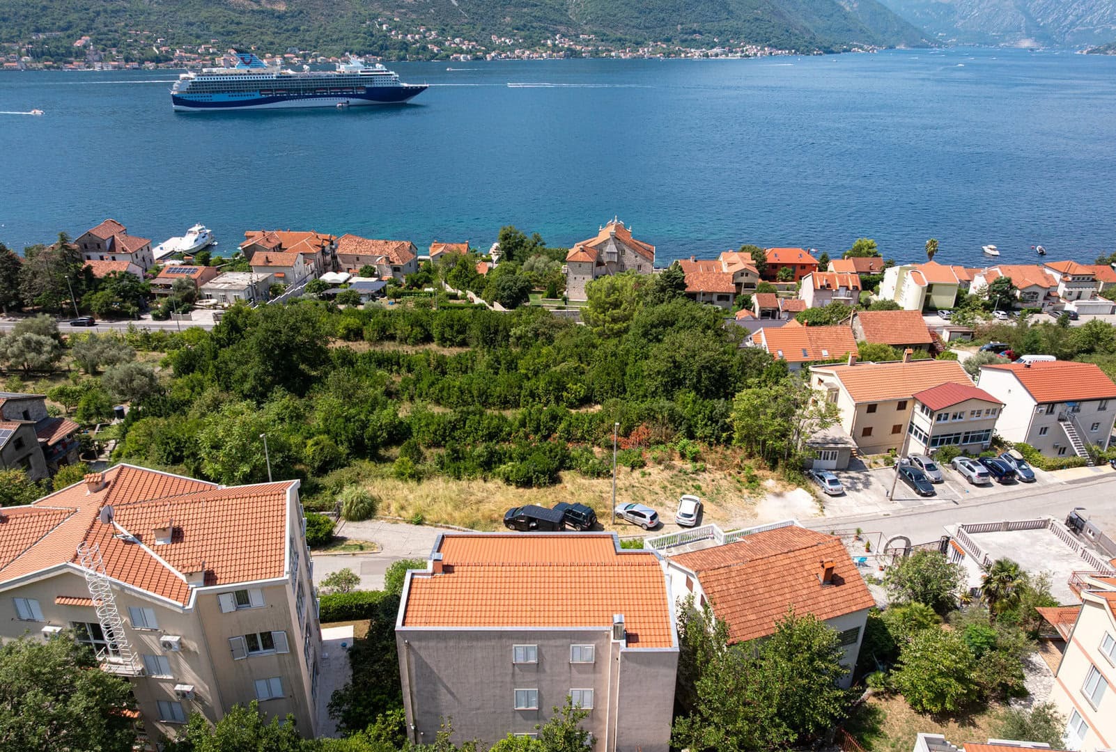 Six-Bedroom Villa with Pool in Dobrota, Kotor Bay