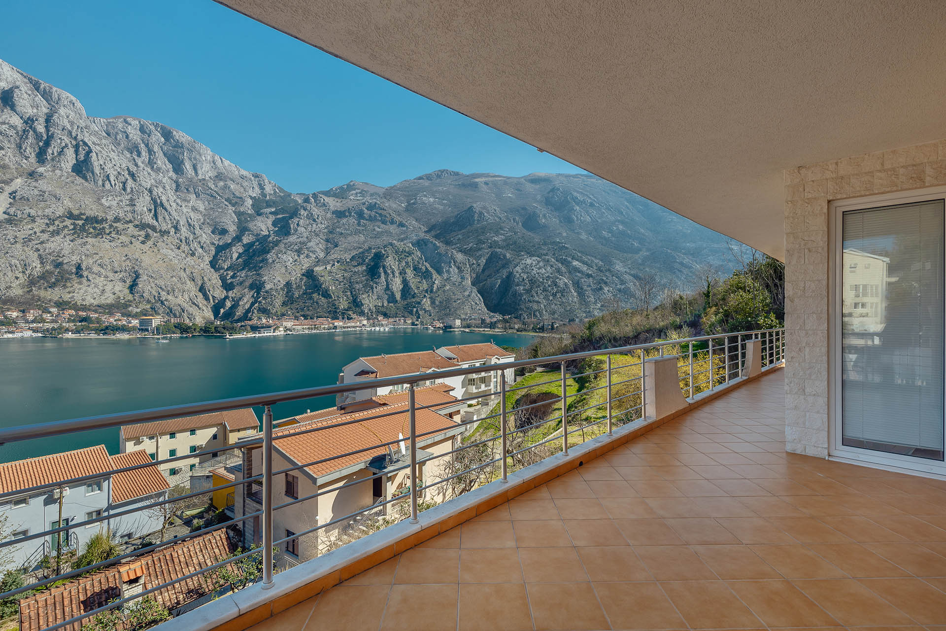 Two-Bedroom Bay-View Apartment in Muo, Kotor
