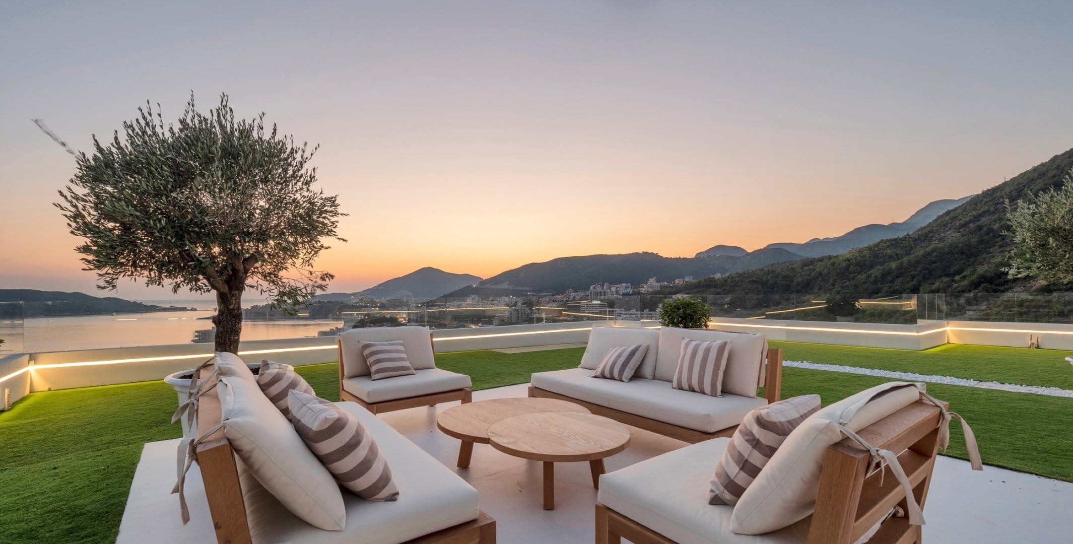 Five-Bedroom Duplex Penthouse with Rooftop Pool in Rafailovići