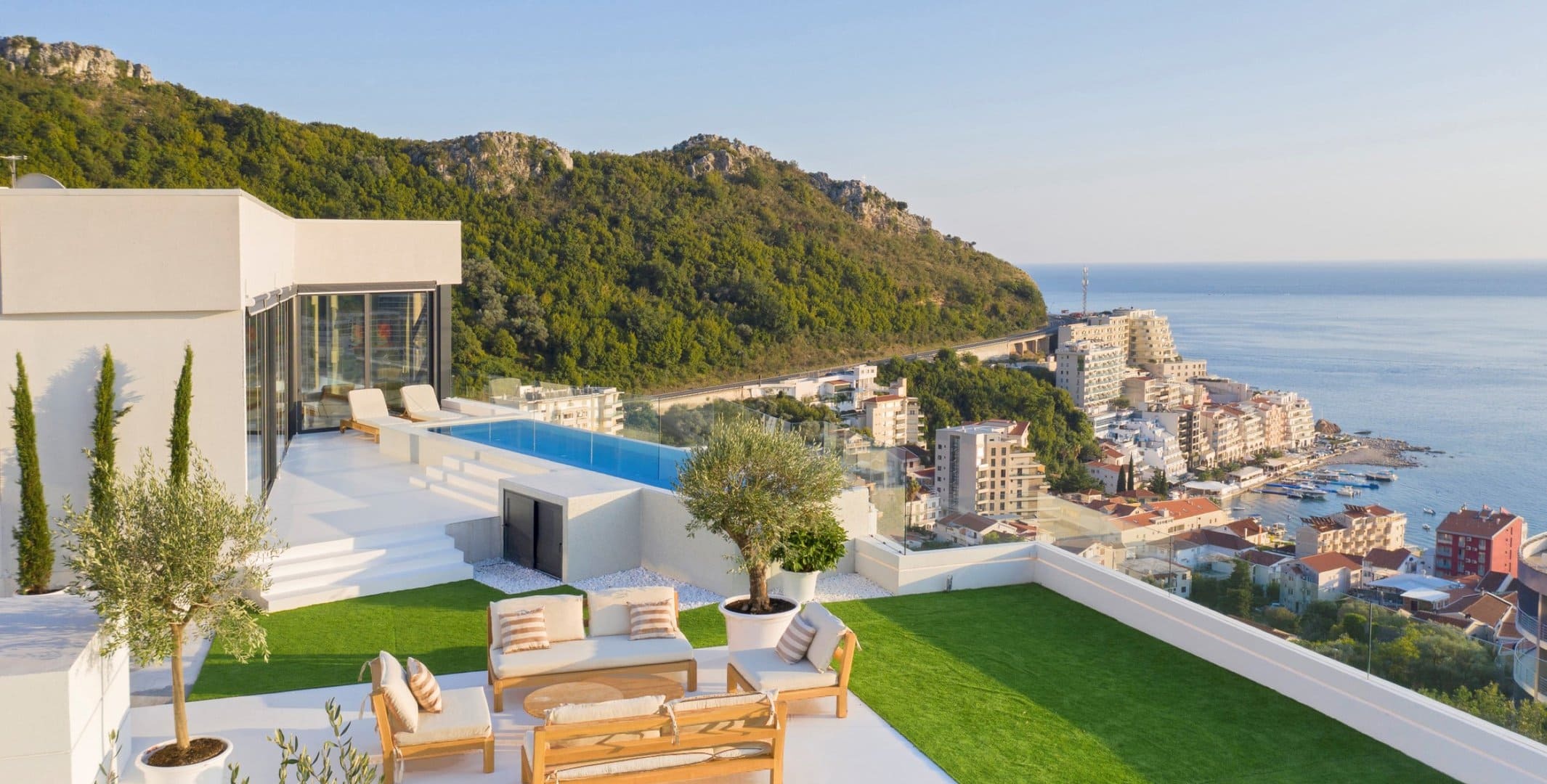 Five-Bedroom Duplex Penthouse with Rooftop Pool in Rafailovići