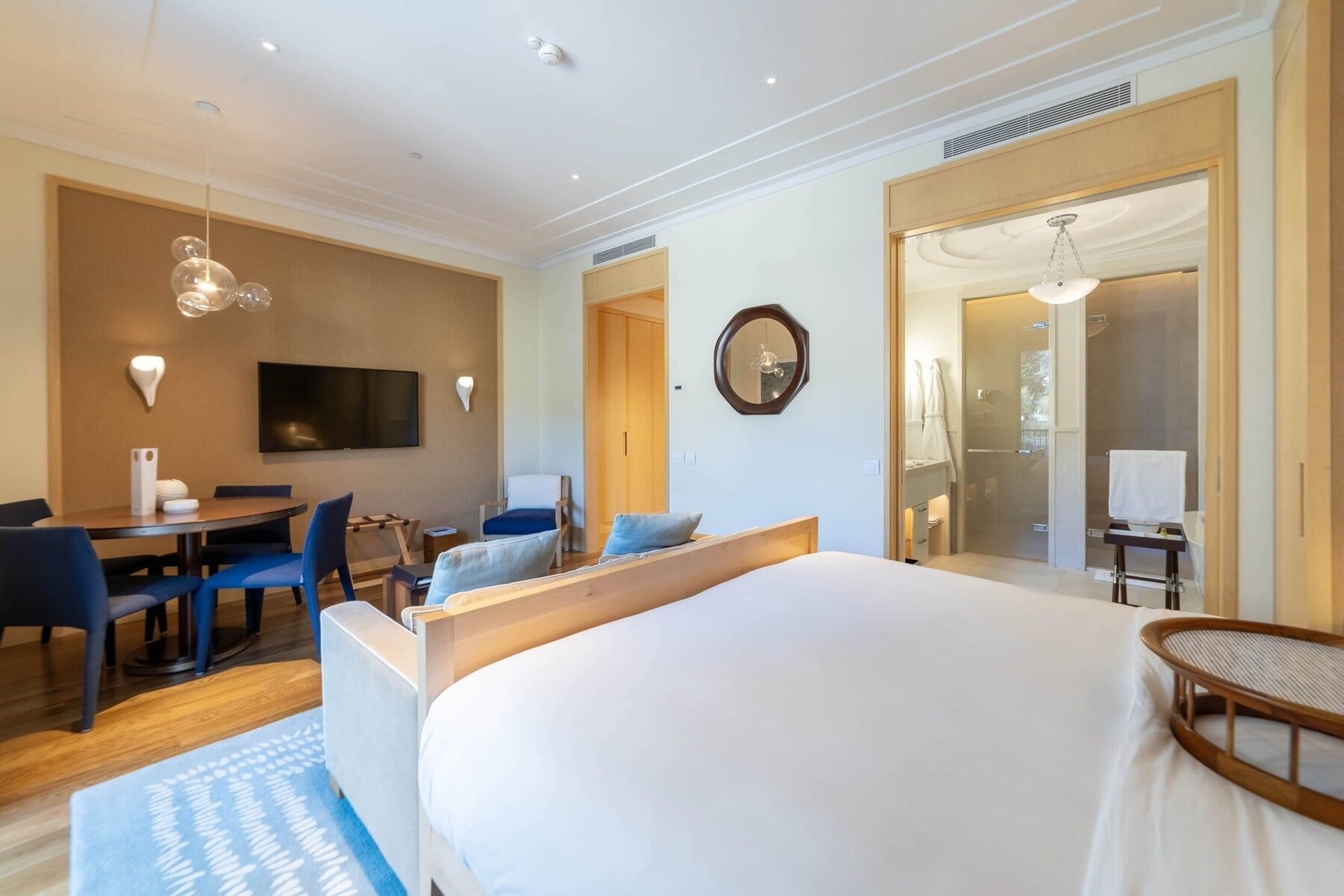 Regent Pool Club Studio in Baia, Porto Montenegro