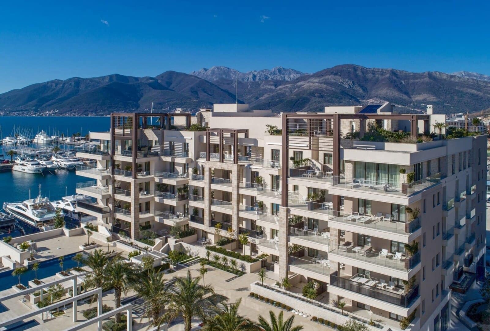 Regent Pool Club Studio in Baia, Porto Montenegro