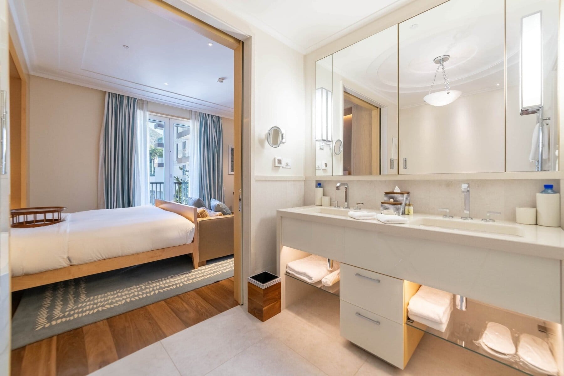 Regent Pool Club Studio in Baia, Porto Montenegro
