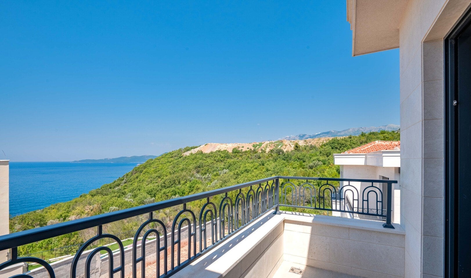Five-Bedroom Villa with Pool in Reževići, Budva Riviera