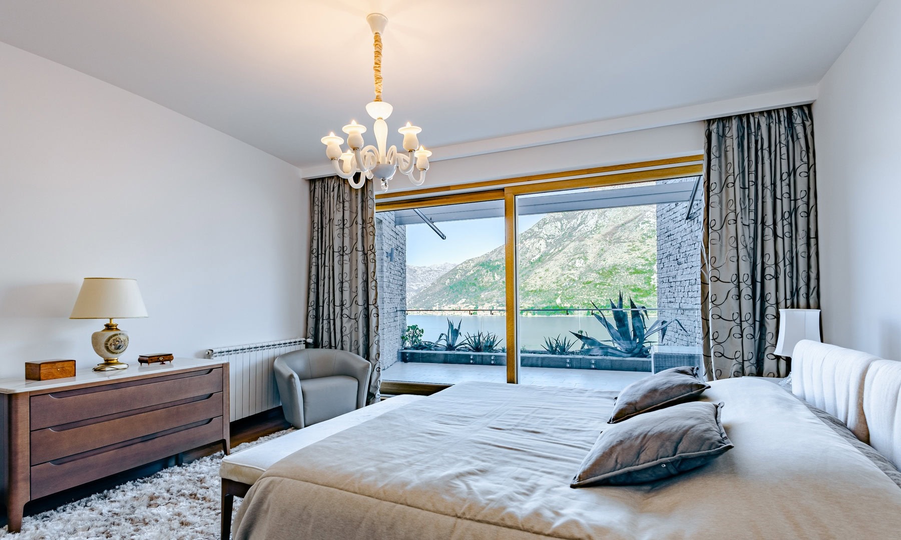 Four-Bedroom Villa with Pool in Stoliv, Kotor Bay