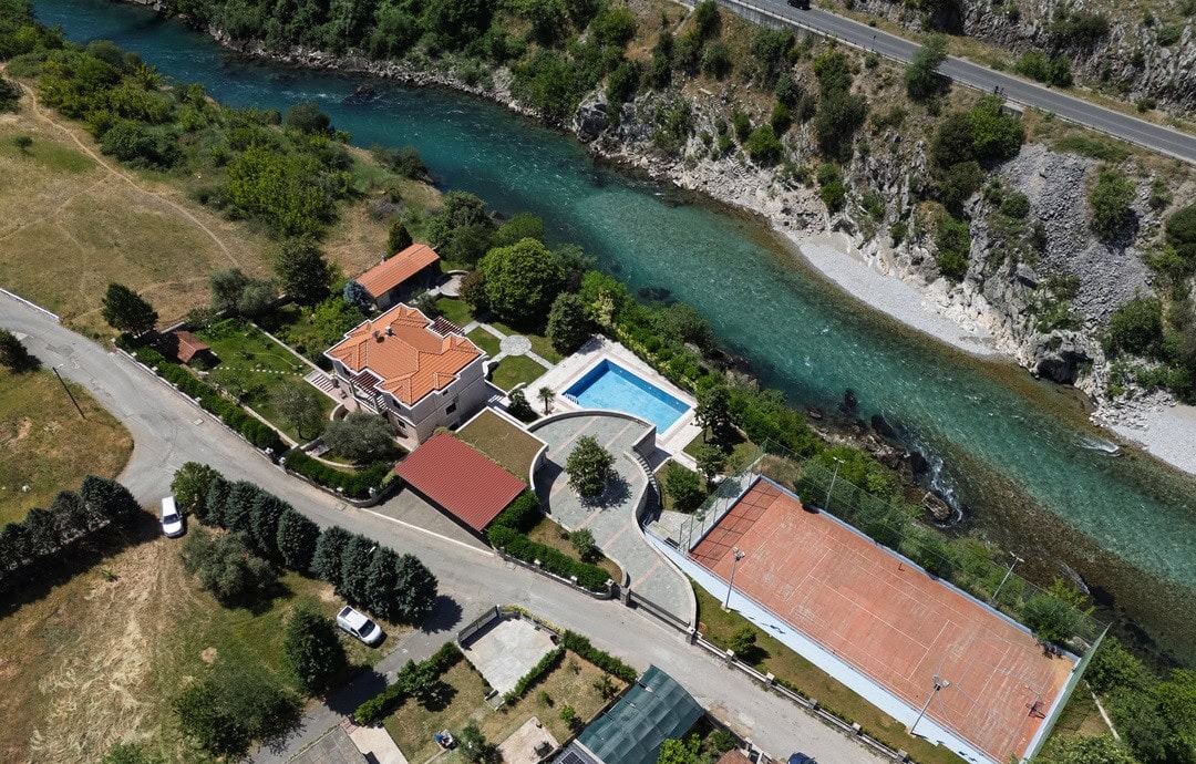 Five-Bedroom Riverside Estate near Podgorica