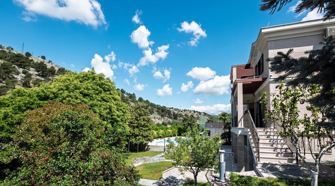 Five-Bedroom Riverside Estate near Podgorica