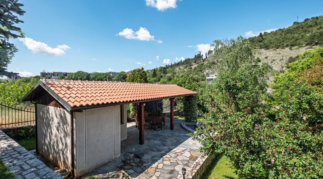 Five-Bedroom Riverside Estate near Podgorica