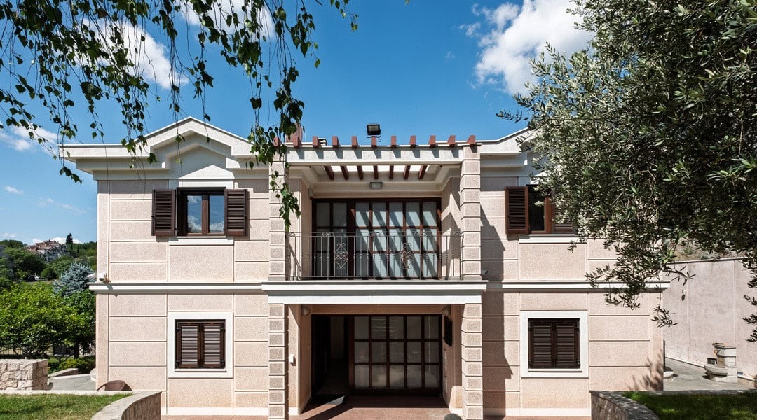 Five-Bedroom Riverside Estate near Podgorica