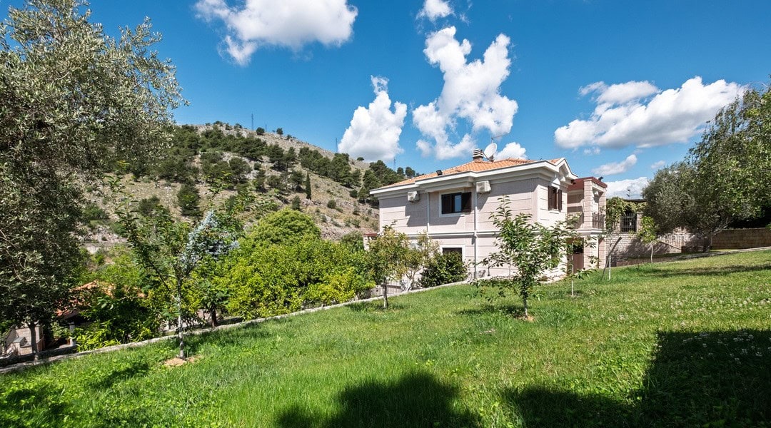 Five-Bedroom Riverside Estate near Podgorica