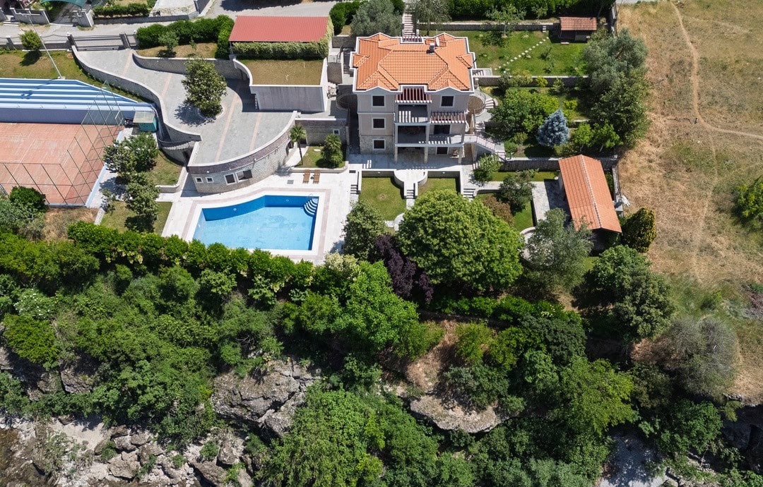 Five-Bedroom Riverside Estate near Podgorica