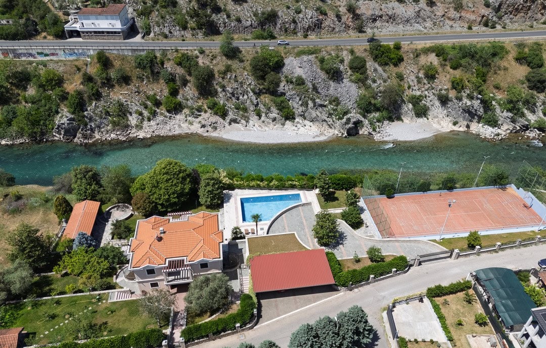 Five-Bedroom Riverside Estate near Podgorica