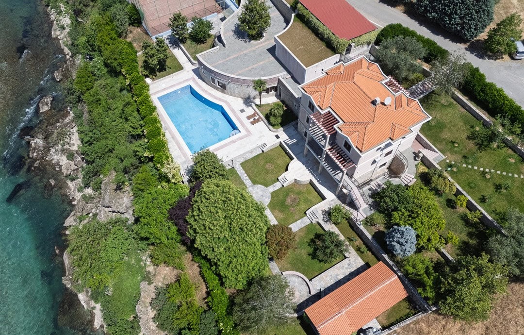 Five-Bedroom Riverside Estate near Podgorica