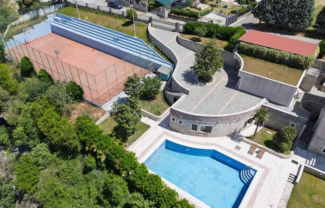 Five-Bedroom Riverside Estate near Podgorica