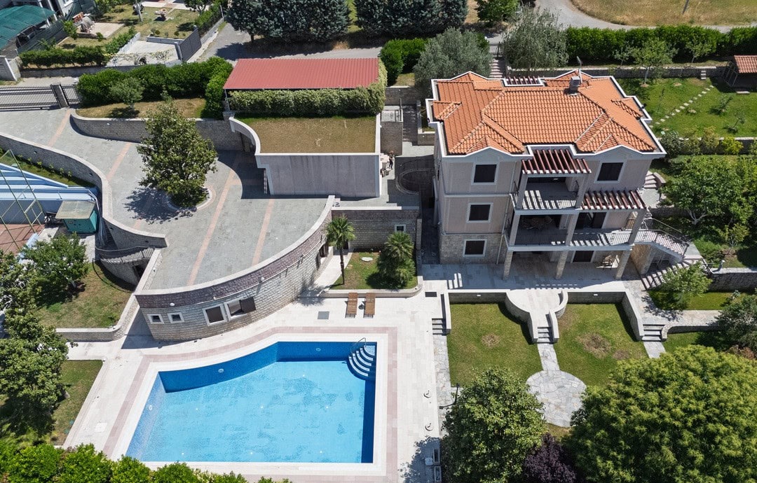 Five-Bedroom Riverside Estate near Podgorica