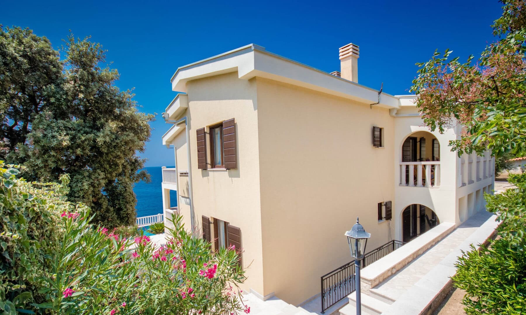 Six-Bedroom Waterfront Villa in Utjeha, Bar Riviera