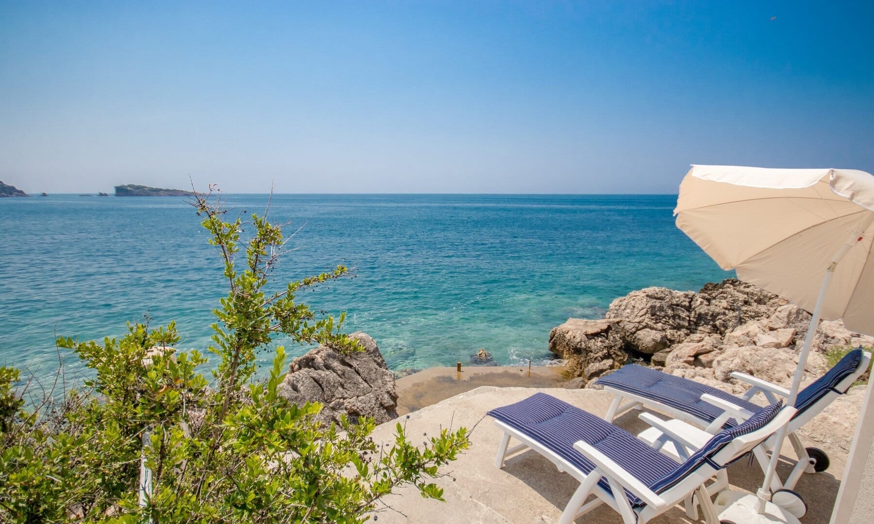 Six-Bedroom Waterfront Villa in Utjeha, Bar Riviera