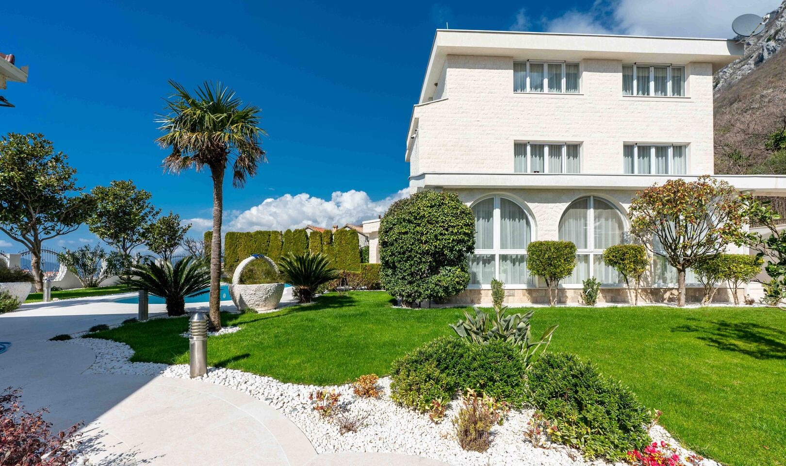 Five-Bedroom Villa with Guest House in Blizikuće, Budva Riviera