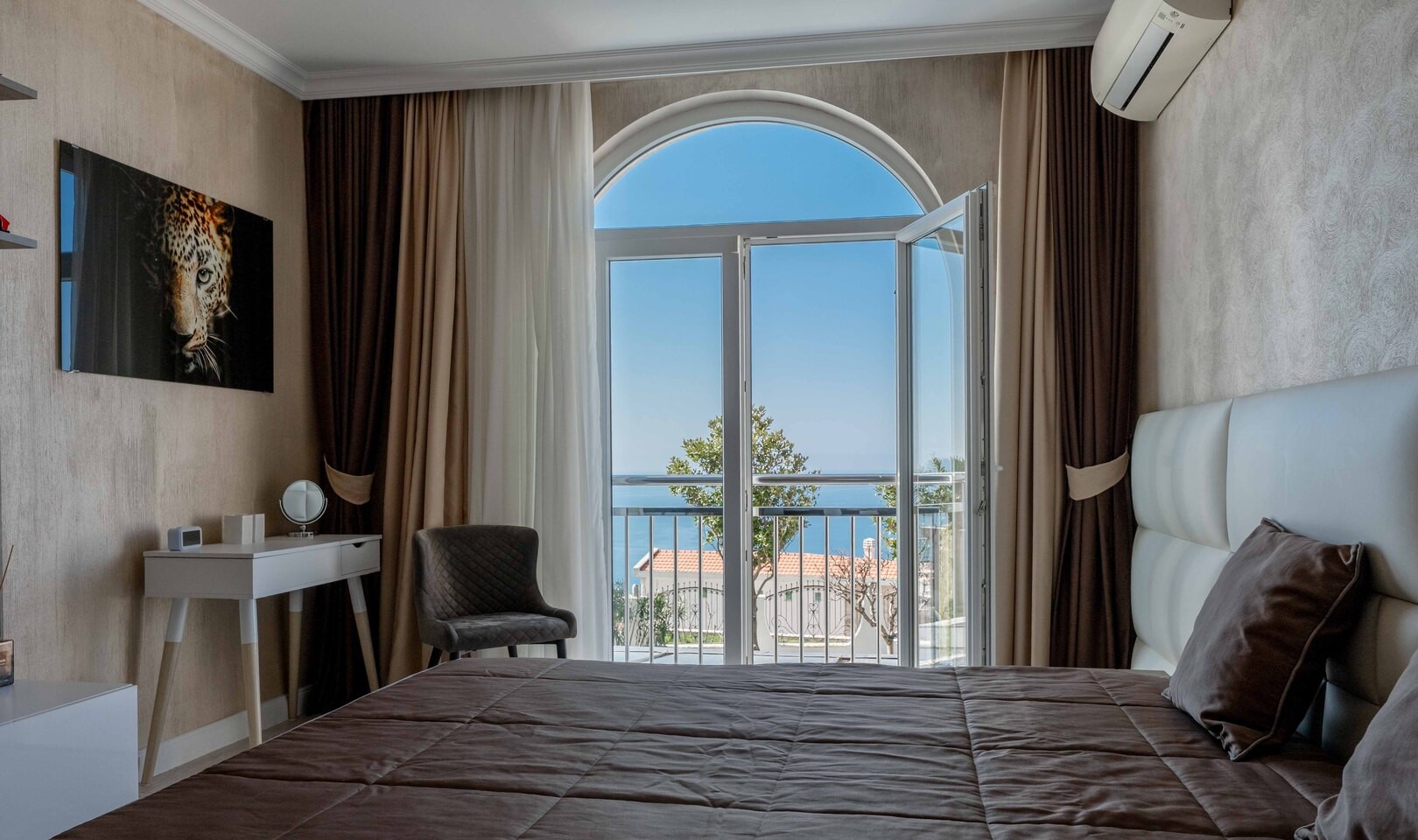 Five-Bedroom Villa with Guest House in Blizikuće, Budva Riviera