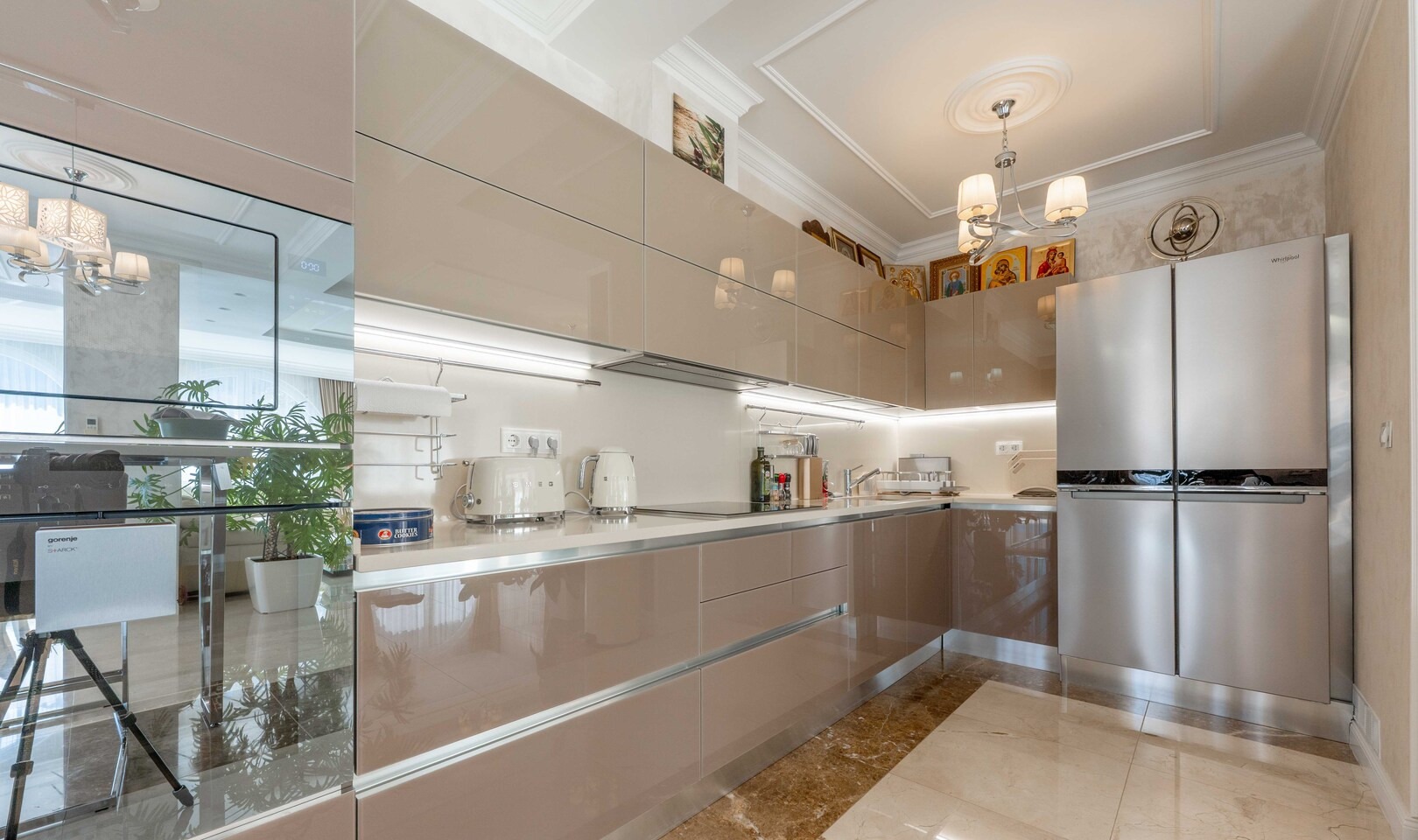 Five-Bedroom Villa with Guest House in Blizikuće, Budva Riviera