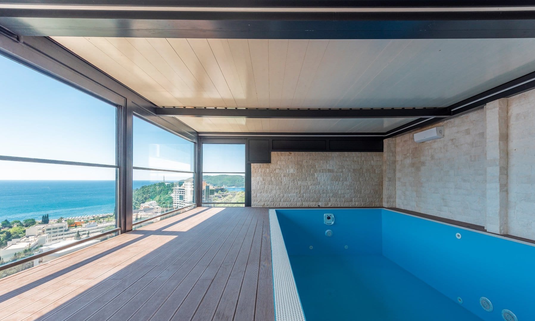 Six-Bedroom Duplex Penthouse with Private Pool in Bečići
