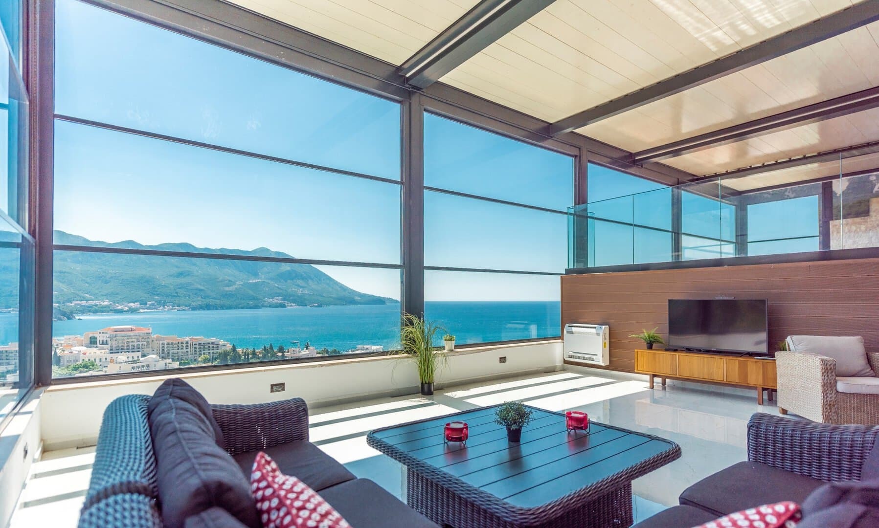 Six-Bedroom Duplex Penthouse with Private Pool in Bečići