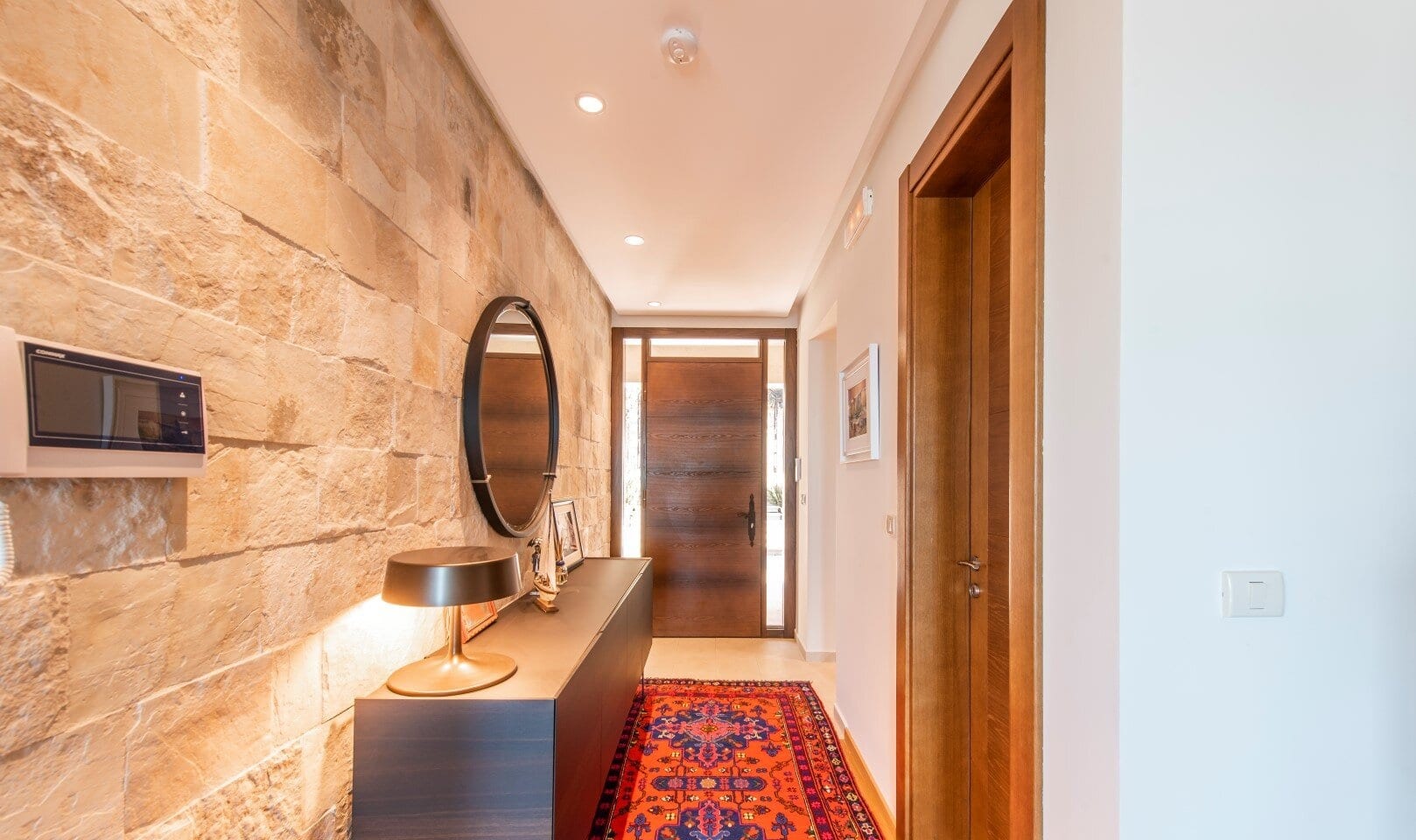 Six-Bedroom Villa with Pool in Blizikuće, Budva Riviera