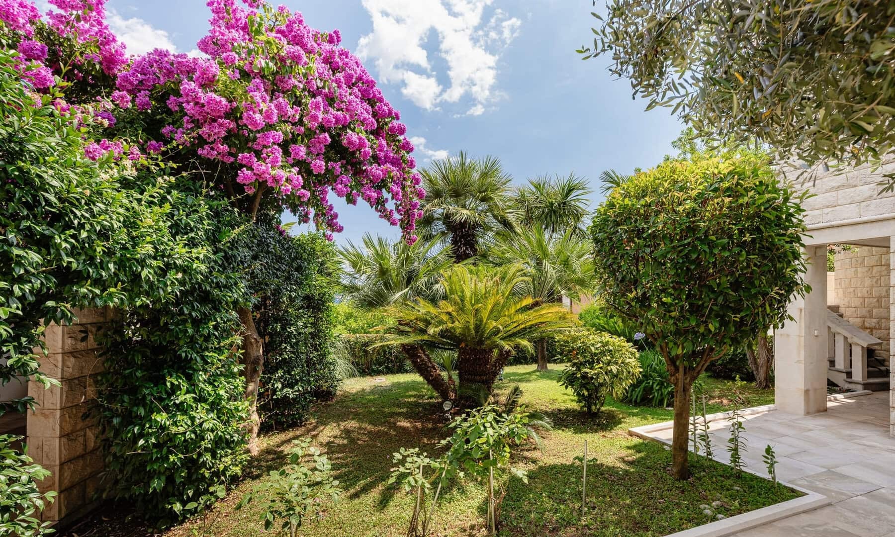 Six-Bedroom Villa with Pool in Savina, Herceg Novi