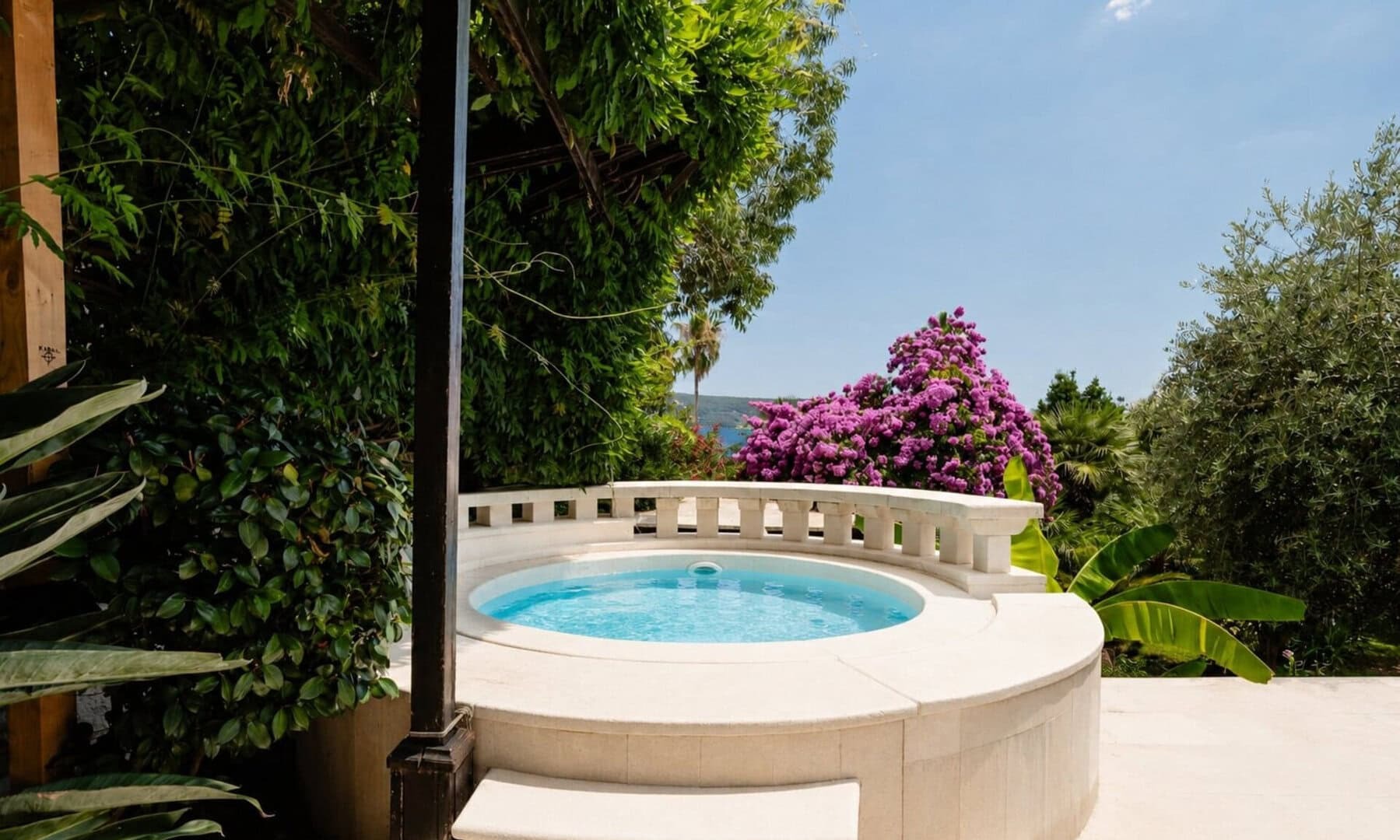 Six-Bedroom Villa with Pool in Savina, Herceg Novi