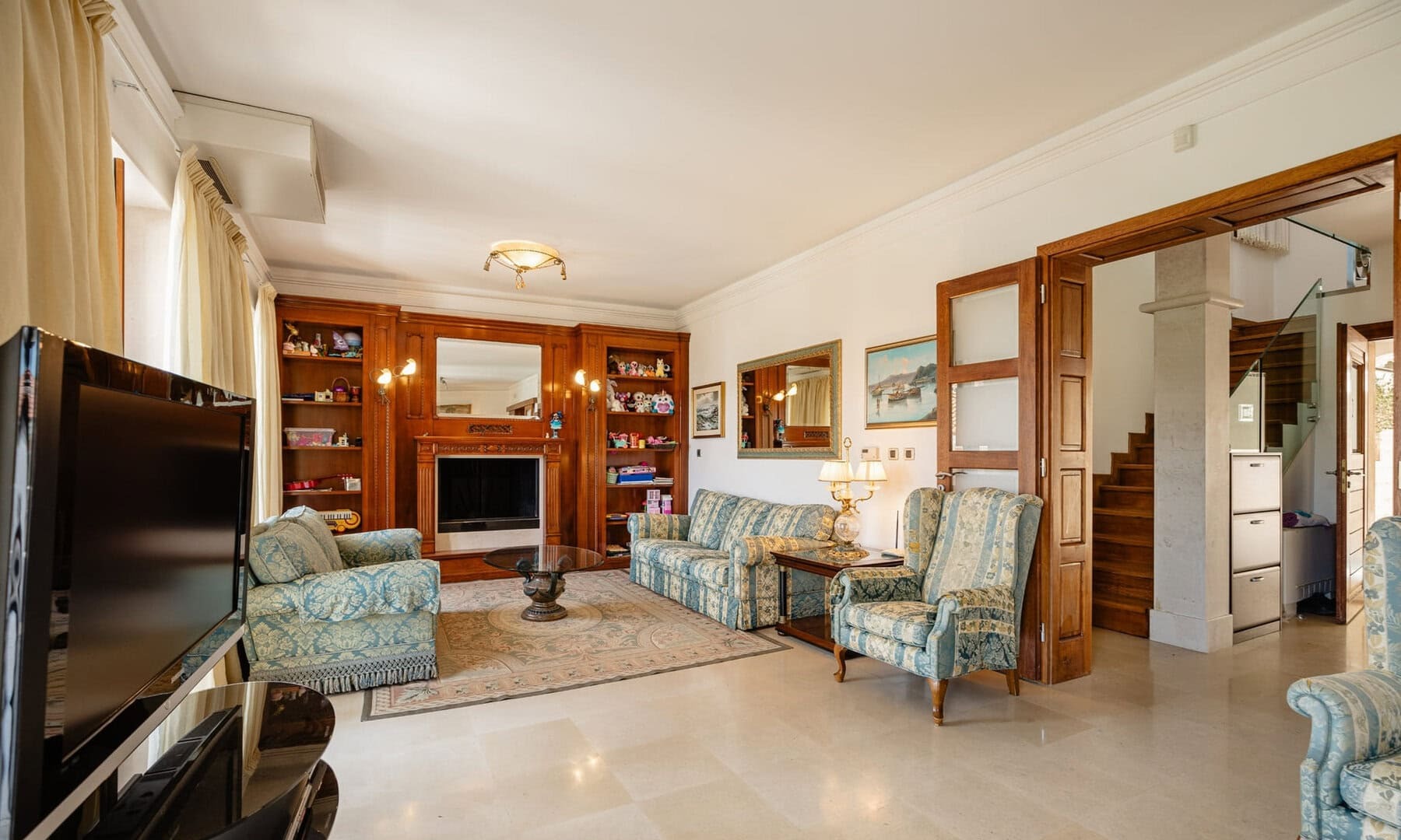 Six-Bedroom Villa with Pool in Savina, Herceg Novi