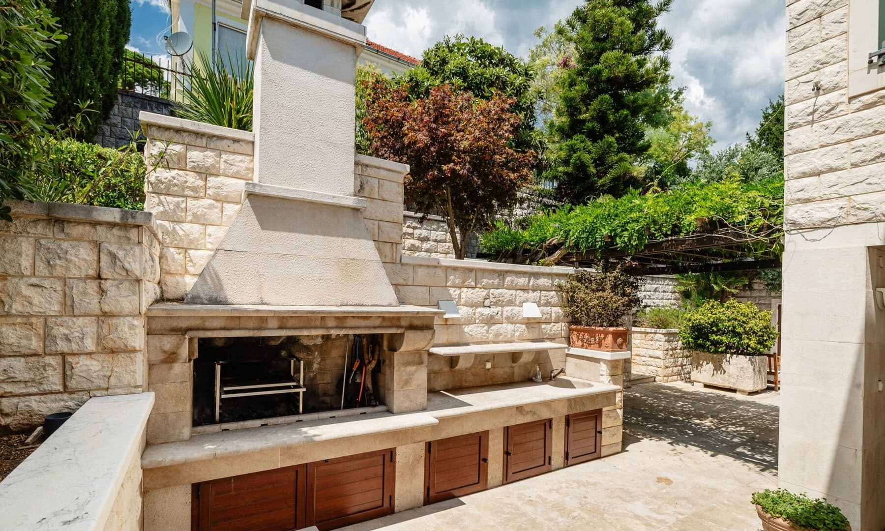 Six-Bedroom Villa with Pool in Savina, Herceg Novi