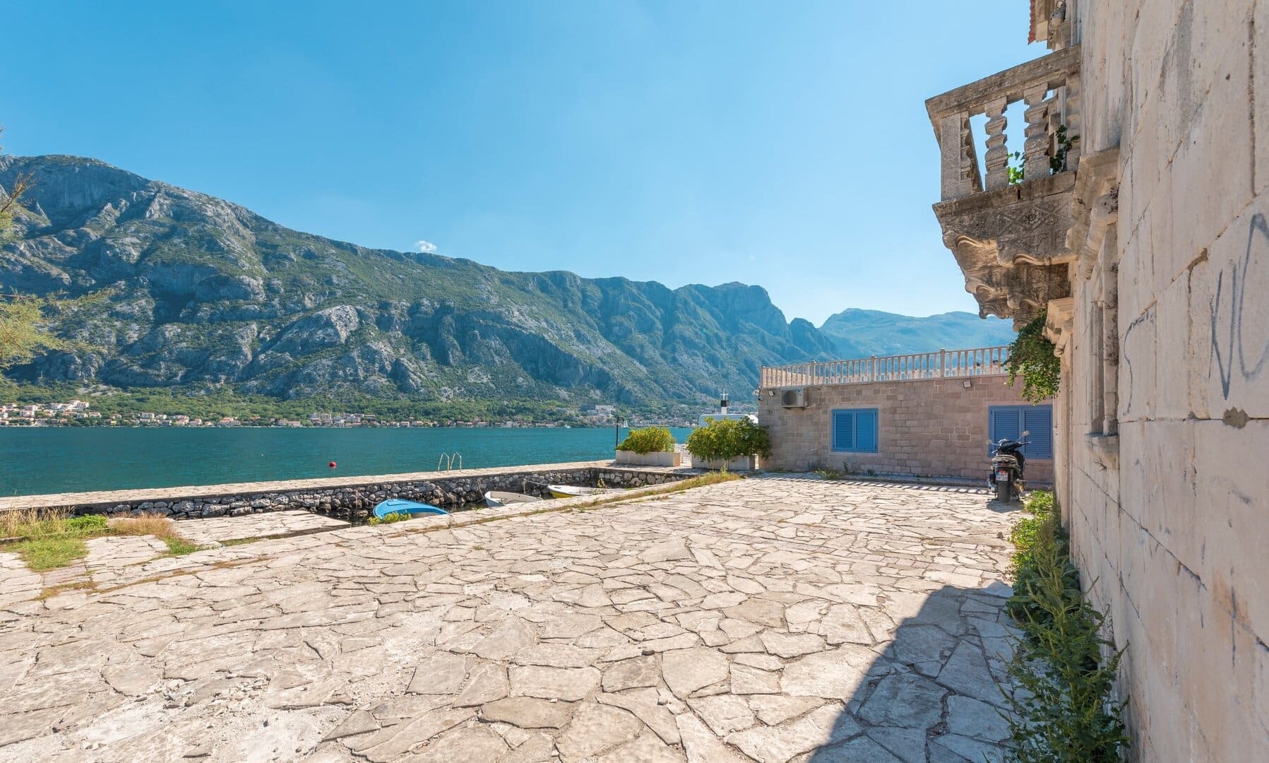 Historic Beskuca Palace on the Waterfront in Prčanj