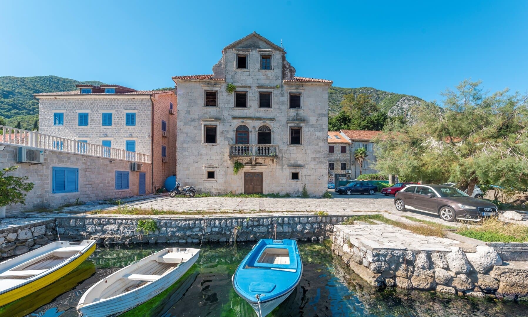 Historic Beskuca Palace on the Waterfront in Prčanj