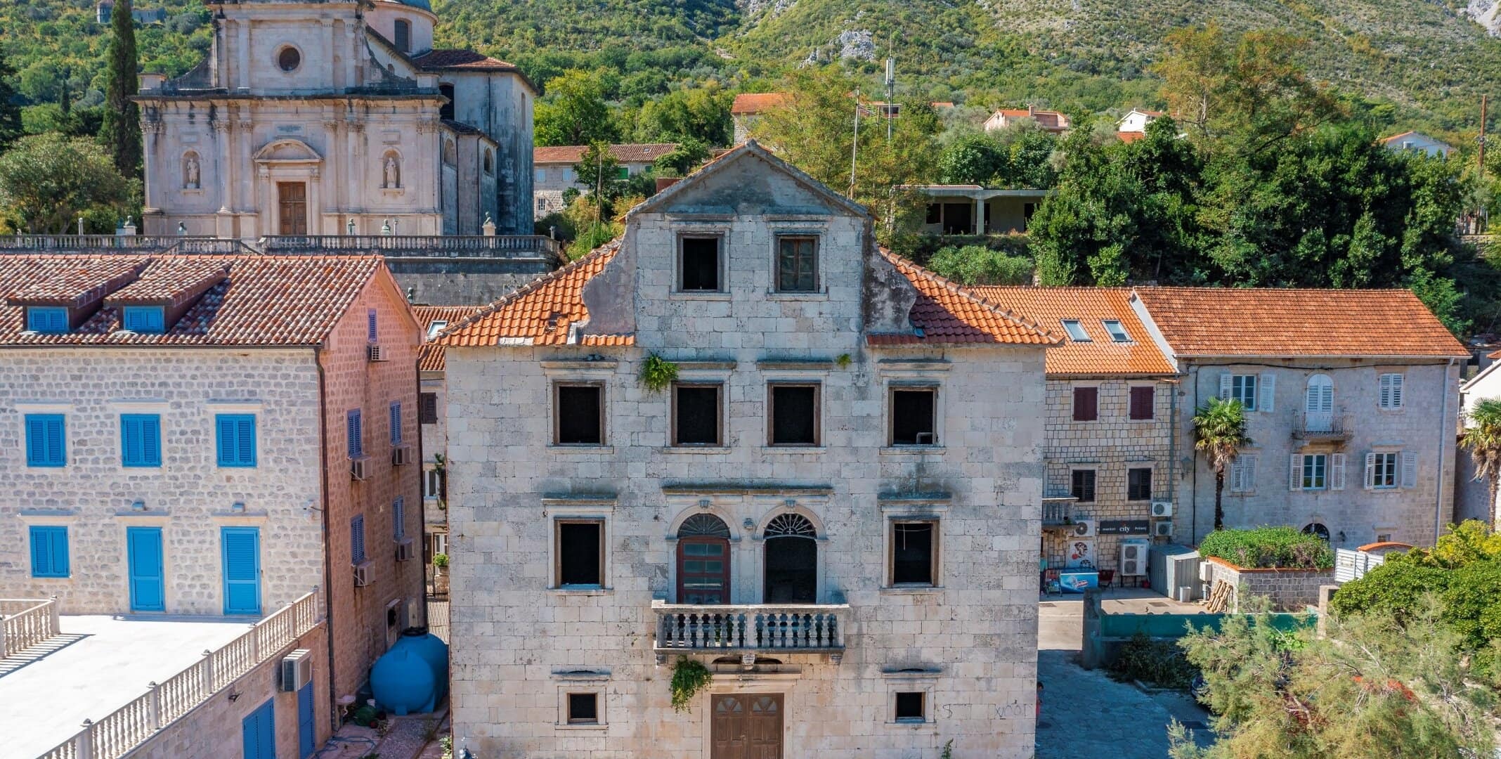 Historic Beskuca Palace on the Waterfront in Prčanj