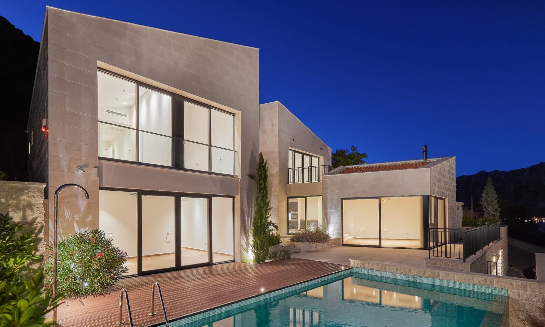Four-Bedroom Villa Cherrie with Infinity Pool in Prčanj, Kotor