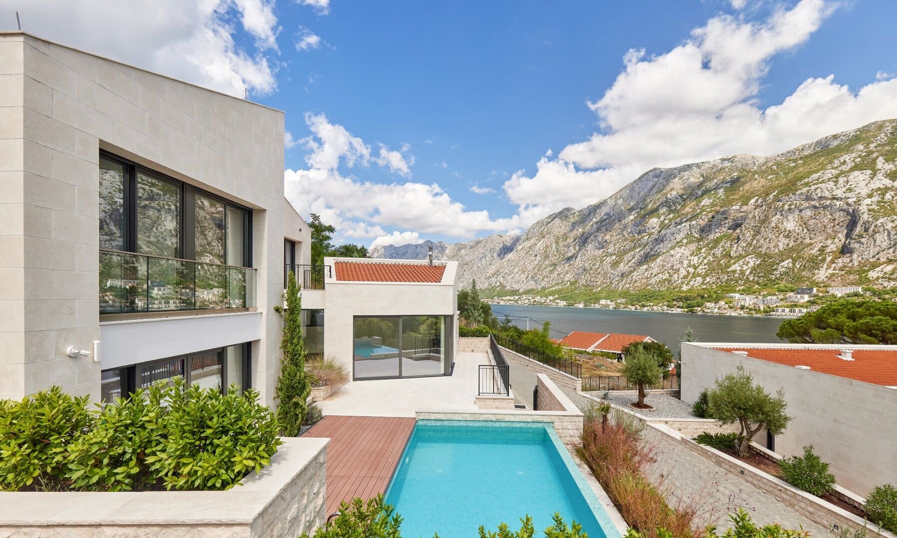 Four-Bedroom Villa Cherrie with Infinity Pool in Prčanj, Kotor