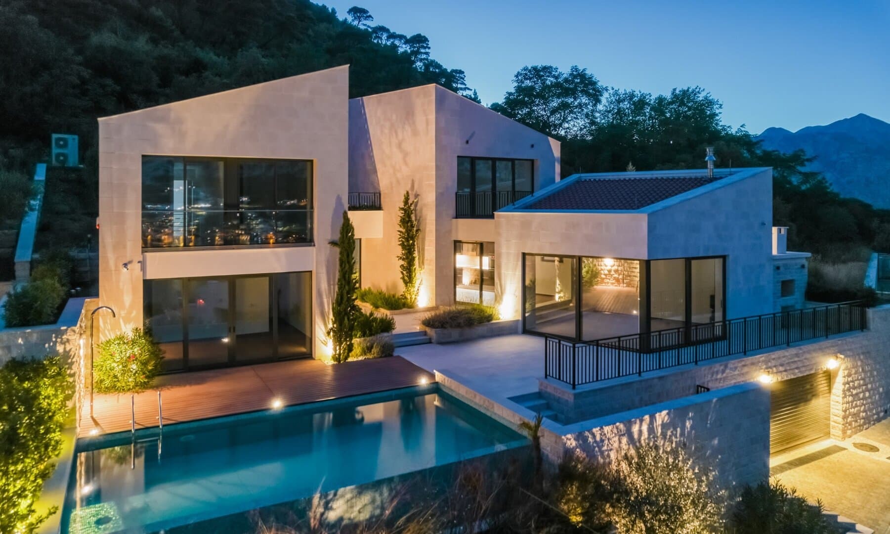 Four-Bedroom Villa Cherrie with Infinity Pool in Prčanj, Kotor