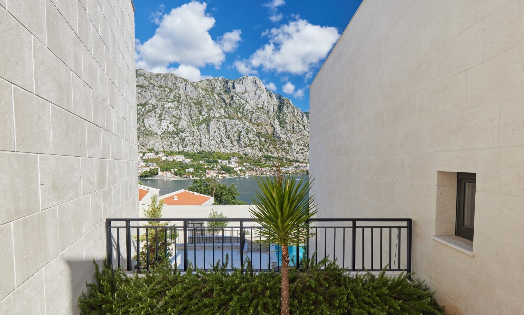Four-Bedroom Villa Cherrie with Infinity Pool in Prčanj, Kotor