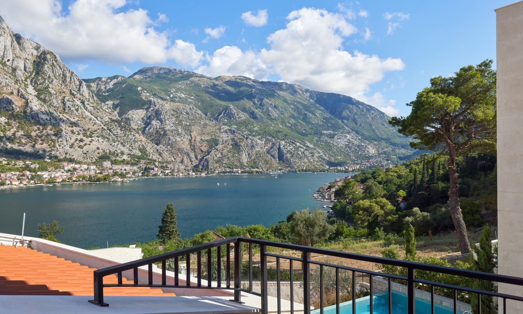 Four-Bedroom Villa Cherrie with Infinity Pool in Prčanj, Kotor
