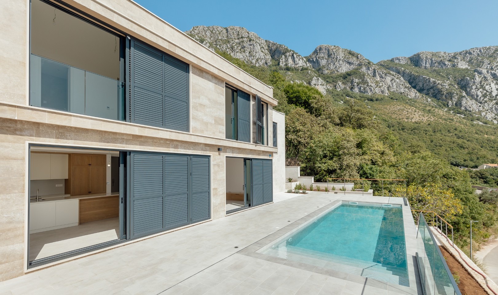 Five-Bedroom Villa with Heated Pool in Blizikuće, Budva Riviera