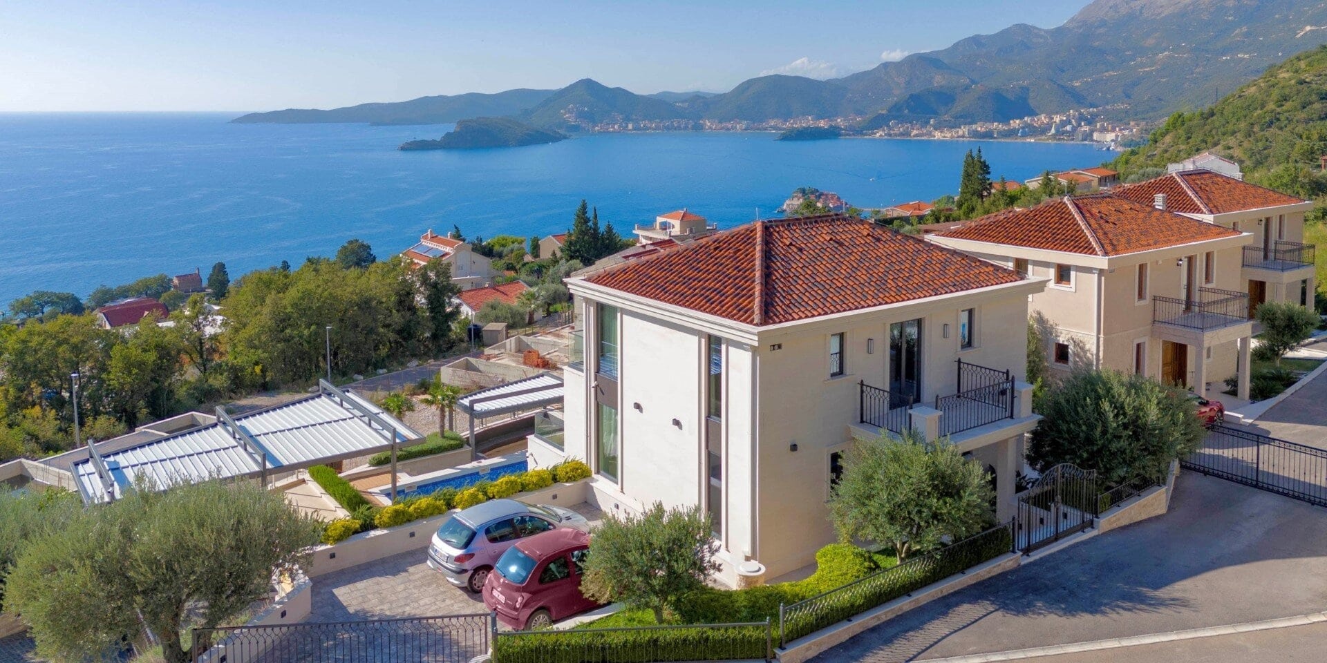 Three-Bedroom Contemporary Villa in Blizikuće, Budva Riviera