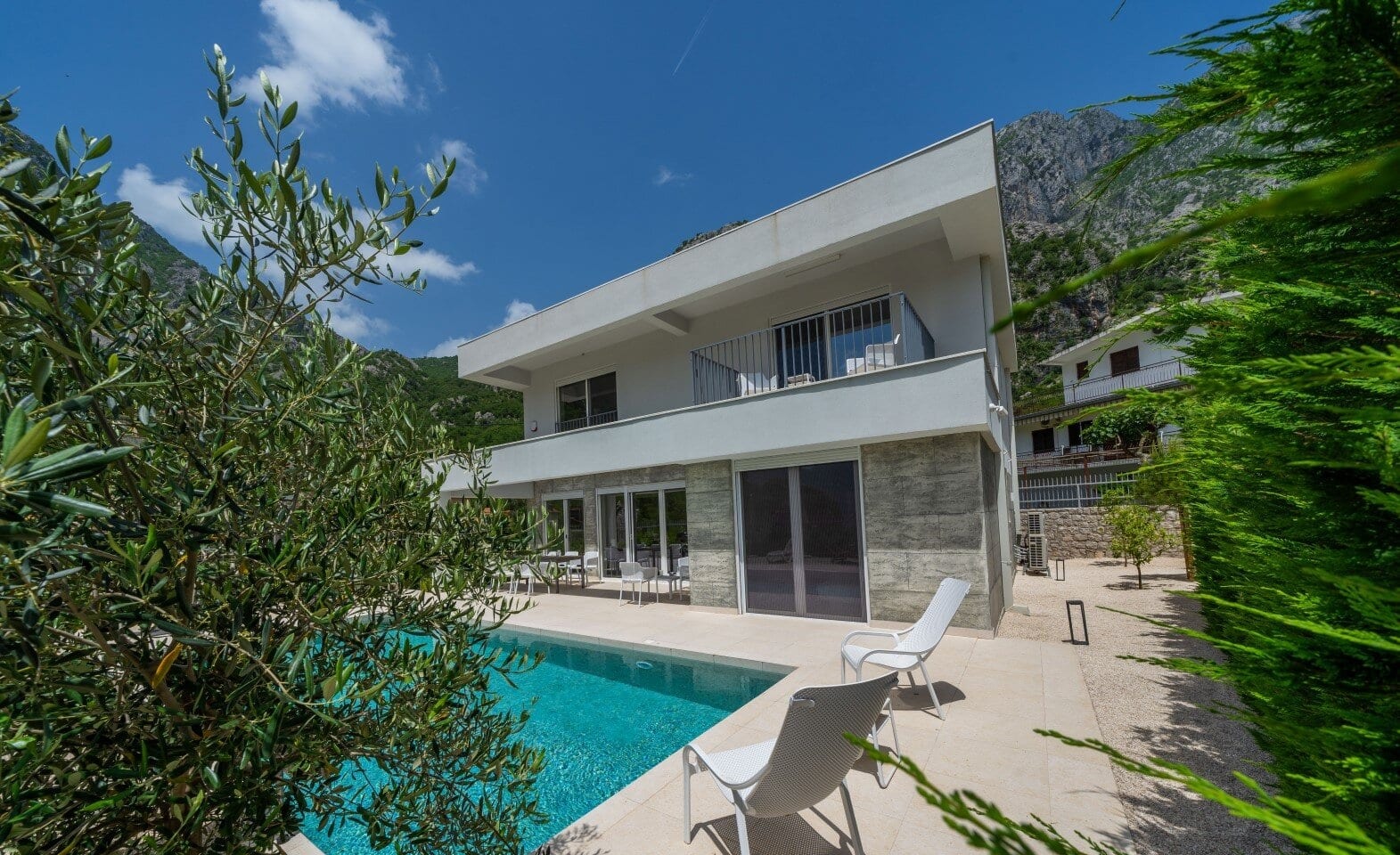 Three-Bedroom Villa with Pool in Orahovac, Kotor Bay