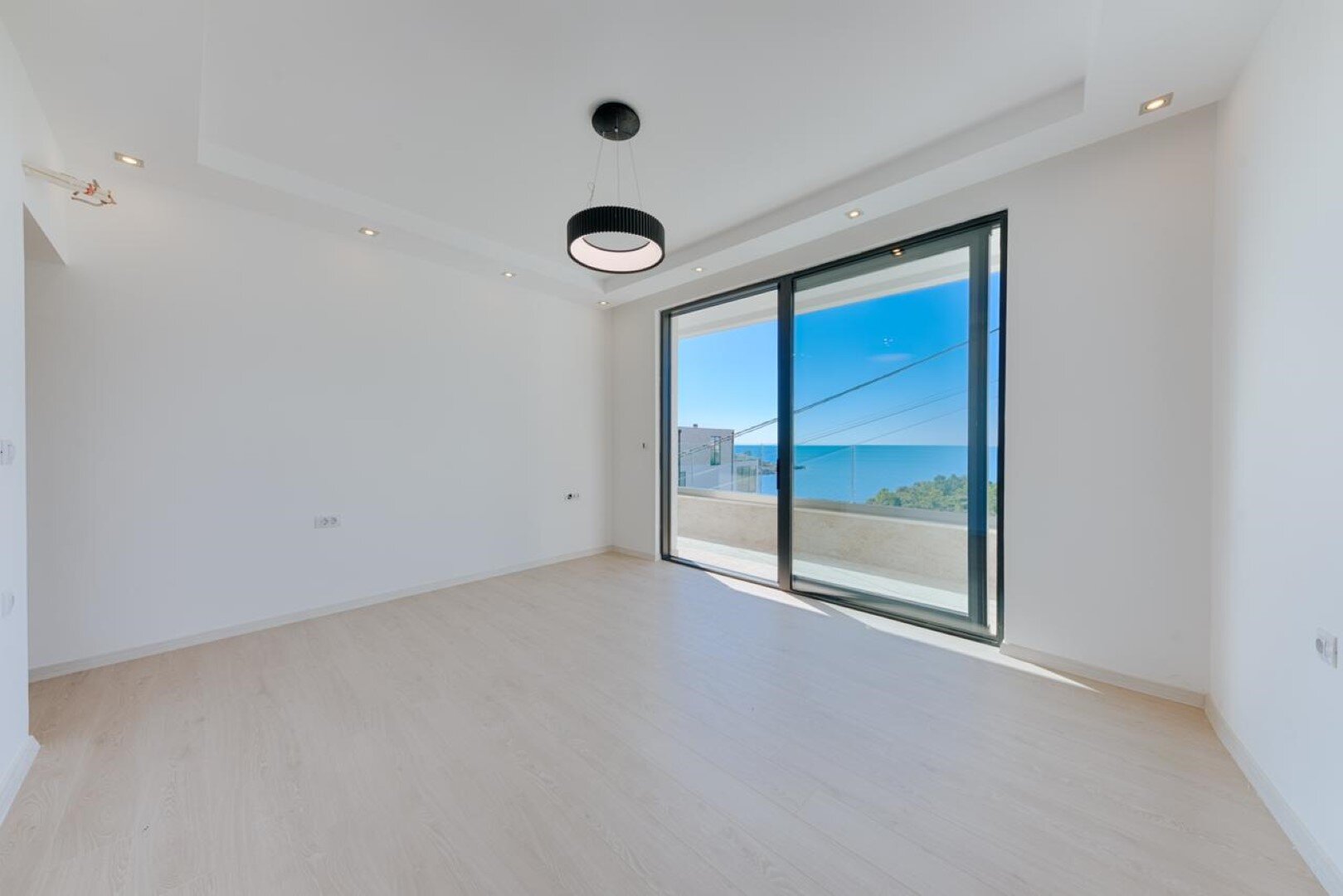 Four-Bedroom Villa with Pool in Utjeha, Bar
