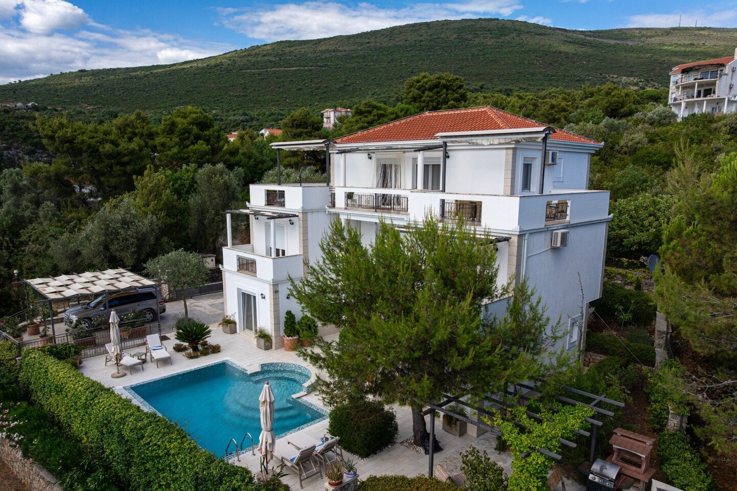 Five-Bedroom Furnished Villa with Pool in Žanjice, Herceg Novi