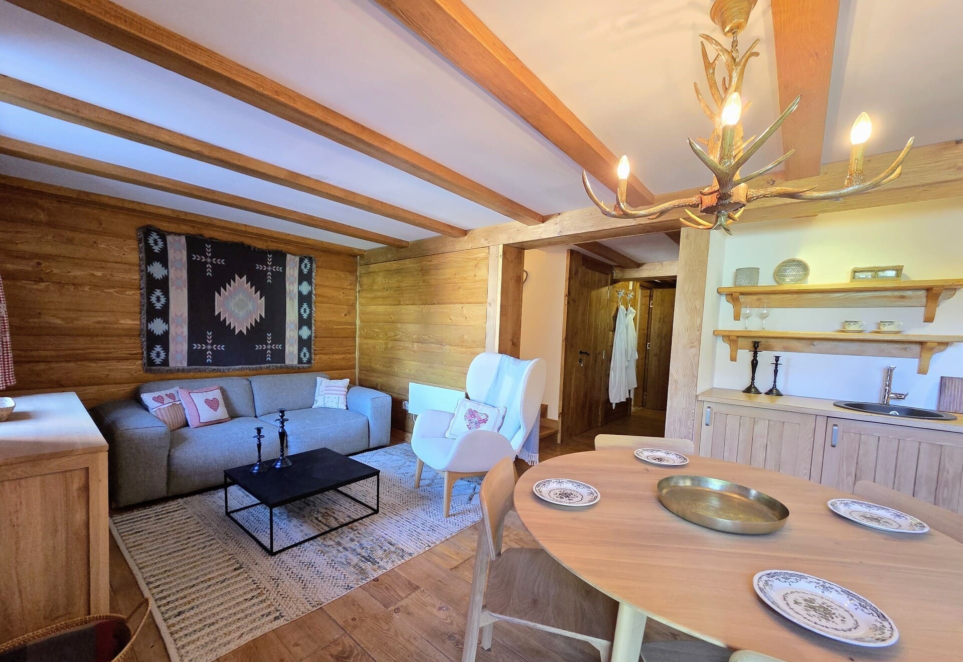 Four-Bedroom Mountain Chalet in Žabljak, Durmitor