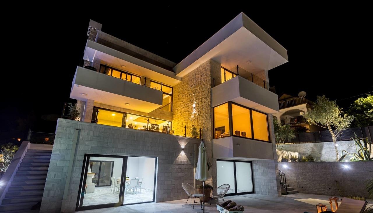 Five-Bedroom Villa with Pool in Đenovići, Herceg Novi